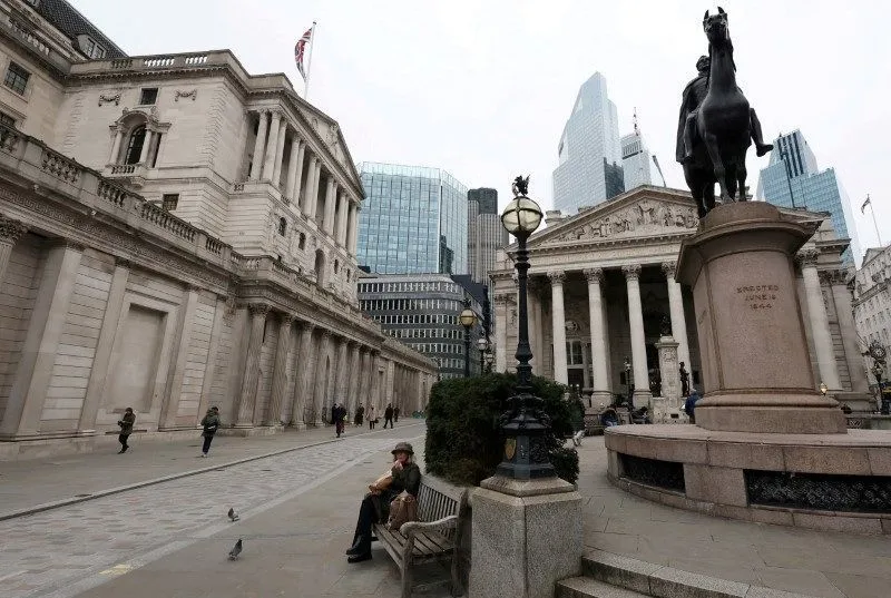 Banco da Inglaterra mantém juros e projeta inflação acima de 4%